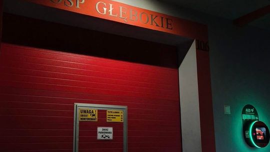 Nowy defibrylator AED przy remizie OSP Głębokie