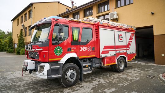 Nowy plac manewrowy przy Domu Ludowym w Żarnowcu gotowy. Wsparcie dla OSP