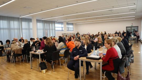 O przemocy w rodzinie. Ważna konferencja u krośnieńskich policjantów