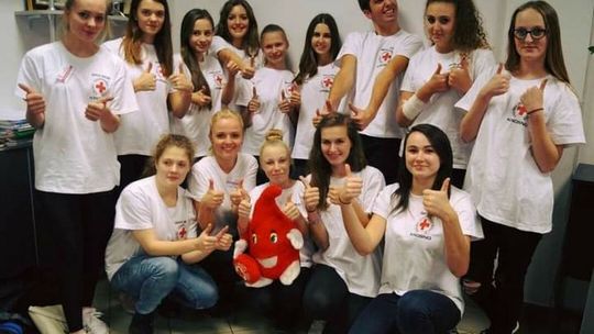 Od 100 lat funkcjonują grupy wolontariuszy przy PCK: W Krośnie aktywnie działają młodzi wolontariusze