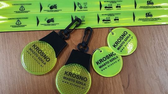 Odblaski dla pierwszaków w ramach akcji "Jestem widoczny, jestem bezpieczny"