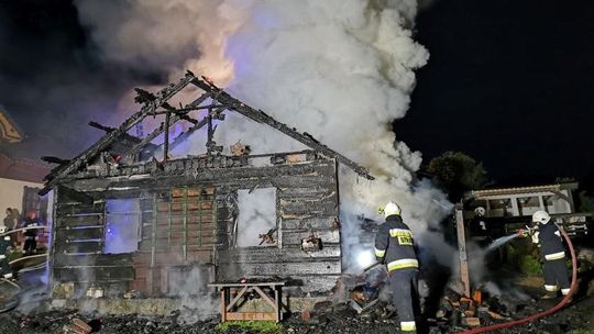 ODRZYKOŃ: Pożar budynków. Wielu strażaków w akcji
