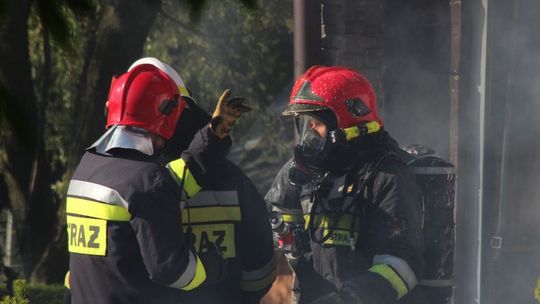 ODRZYKOŃ: Pożar garażu w budynku mieszkalnym