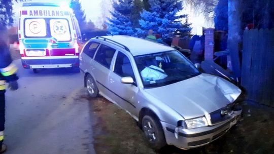 ODRZYKOŃ: Skodą wjechał w ogrodzenie