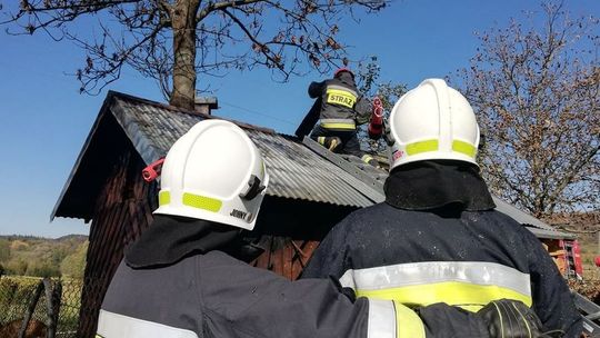 ODRZYKOŃ: Strażacy szybko opanowali pożar drewutni