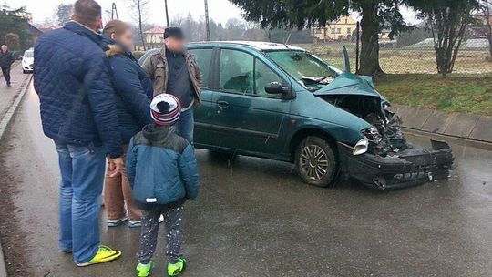 ODRZYKOŃ: Zderzenie dwóch samochodów. Jedna osoba poszkodowana