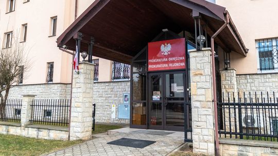 Ojciec oskarżony o zabójstwo syna. Śmiertelnie ugodził go nożem