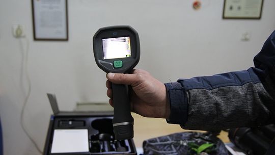 OSP DŁUGIE: Strażacy mają na wyposażeniu kamerę termowizyjną