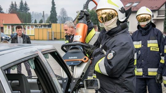OSP Krościenko Wyżne: Ćwiczenia z nowym sprzętem ratownictwa technicznego