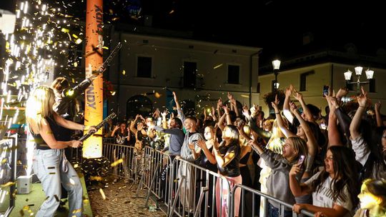 Ostatnia Krośnieńska Potańcówka tego lata. DJ Juri zakończył sezon na Rynku [ZDJĘCIA]