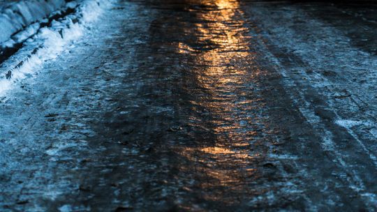 Ostrzeżenie METEO: Oblodzone jezdnie i chodniki