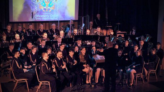 Owacje na stojąco w Domu Ludowym - Koncert Karnawałowy Orkiestry Dętej w Łężanach