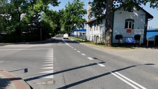 Oznakowanie poziome skrzyżowania w Polance do poprawy. Błąd malarski