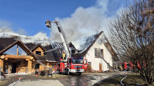 Pali się budynek Wilczej Jamy w Bieszczadach