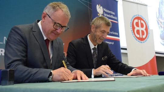 PANS w Krośnie zacieśnia współpracę z sądem i kuratorami. Podpisane zostały porozumienia