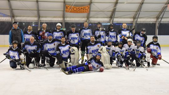 Pasjonaci hokeja trenują w Krośnie. Marzeniem jest udział w Amatorskich Mistrzostwach Polski