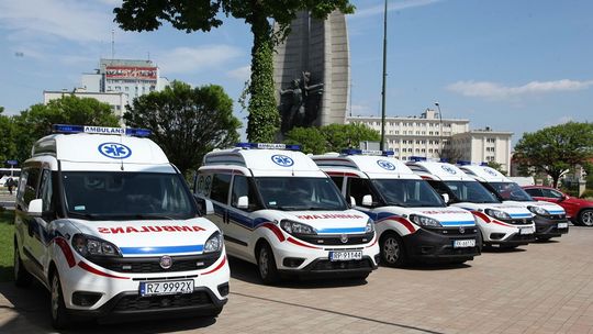 Pięć nowych karetek dla Podkarpacia. W tym jedna dla SPPR Krosno