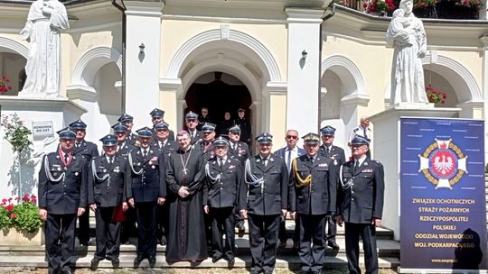 Pielgrzymka Strażaków do Kalwarii Pacławskiej. Wręczono odznaczenia i wyróżnienia krośnieńskim strażakom
