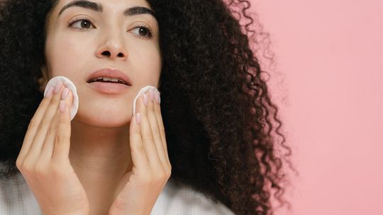 Pierwsza pomoc dla skóry suchej i zanieczyszczonej – poradnik świadomej pielęgnacji