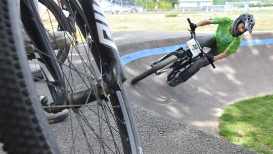 Pierwsze zawody na pumptracku w Korczynie. Nie zabrakło sportowych emocji [ZDJĘCIA]