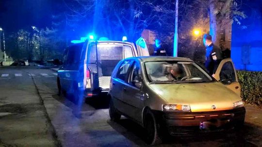 Pijany 75-letni kierowca fiata zatrzymany przez krośnieńskich policjantów