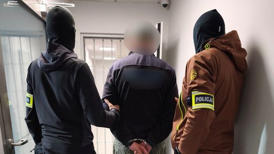 Pijany i bez uprawnień 65-latek spowodował kolizję. Zostanie odesłany do Ukrainy