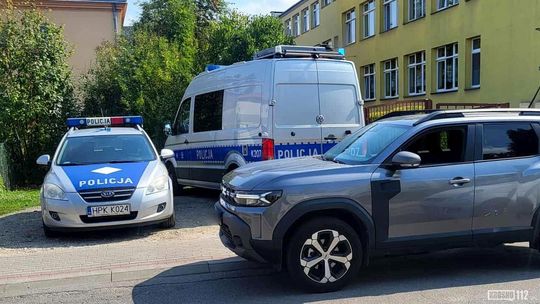 Pijany kierowca zaparkował pod szkołą przy Magurów. 73-latek miał 3 promile!