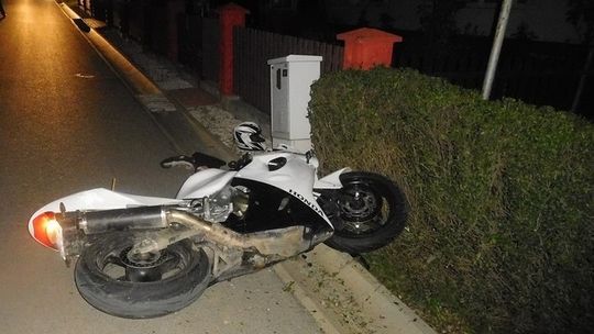 Pijany motocyklista wjechał w ogrodzenie