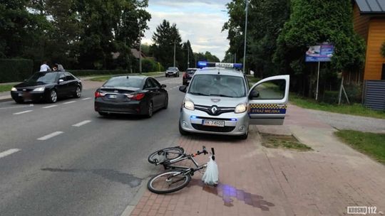 Nietrzeźwy rowerzysta przewrócił się na jezdnię. Trafił do szpitala