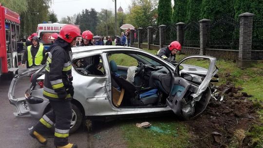 Pijany sprawca wypadku w Żeglcach zatrzymany. Ukrył się wśród gapiów