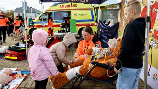 Piknik Wolontariatu i Bezpieczeństwa na Bursakach. Pokazy, rajdówki i atrakcje dla rodzin [ZDJĘCIA]