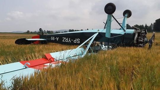 ? PILNE: Awaryjne lądowanie samolotu w okolicach miejscowości Bajdy-Chrząstówka