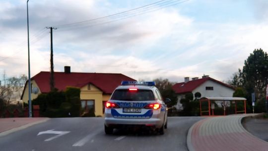 PILNE! Policyjna obława na ulicach Krosna i okolic! Trwają poszukiwania 22-latka
