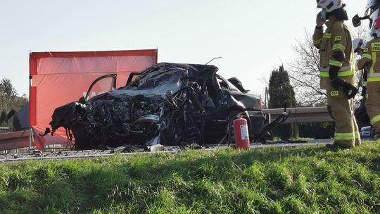 ? PILNE - Śmiertelny wypadek w Pustynach. Osobówka czołowo zderzyła się z ciężarówką