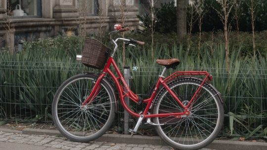 Plaga kradzieży rowerów w Krośnie. Policja apeluje: zabezpiecz swój rower!