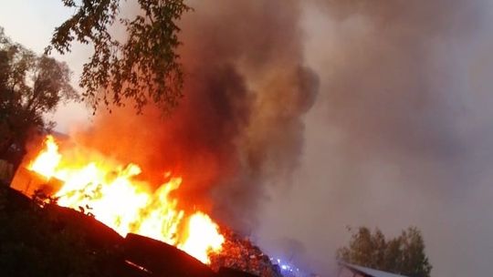 Płonie sortownia odpadów w Wolicy pod Jasłem