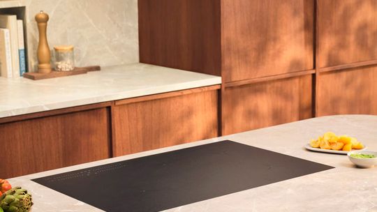 Płyta indukcyjna, która nie rysuje się i nie brudzi? To możliwe dzięki innowacyjnej powierzchni SaphirMatt®