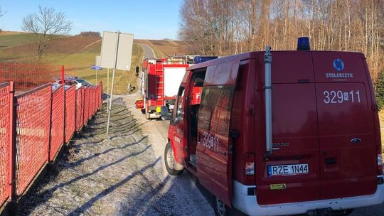 Pod Rzeszowem doszło do wypadku z udziałem dzieci. Ranna przedszkolanka trafiła śmigłowcem do szpitala w Krośnie