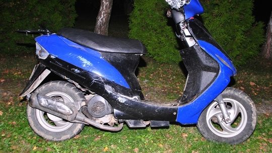 Podczas jazdy motorowerem zasnął za kierownicą