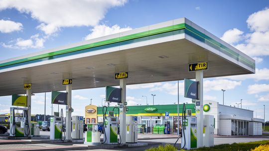 Podjeżdżają, tankują, odjeżdżają. Rekordowa liczba kradzieży na stacjach paliw w Polsce