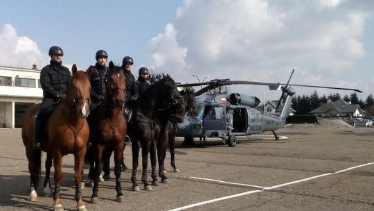 Podkarpaccy policjanci, strażacy oraz żołnierze ćwiczyli z Black Hawkiem