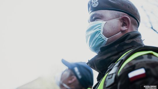 Podkarpaccy terytorialsi razem z policjantami kontrolują osoby w kwarantannie