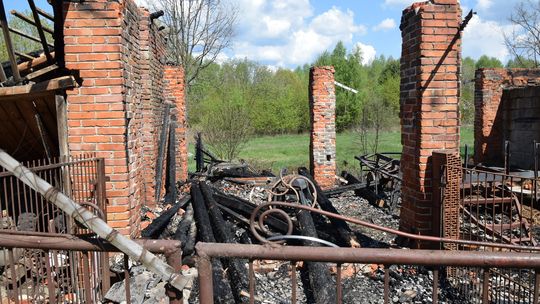 Podkarpacie. 14-latek przyznał się do podpaleń budynków. Stanie przed sądem
