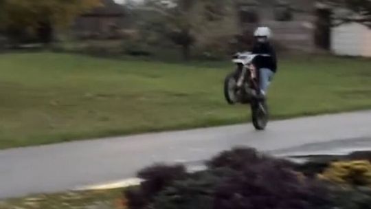 Podkarpacie. Dwóch 14-latków uciekało przed policją na crossach