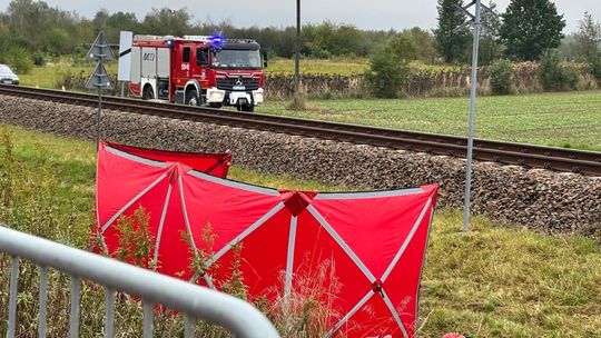 Podkarpacie. Tragiczny wypadek na przejściu kolejowym. Nie żyje dziadek z wnuczką