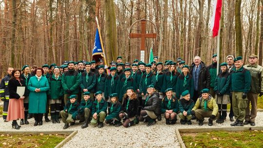 Polegli w bitwie koło Jaszczwi żołnierze nie są już bezimienni. Postarali się o to harcerze