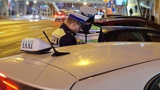 Policja sprawdzała przewozy „na aplikację” w Krośnie. Zatrzymano dowody rejestracyjne