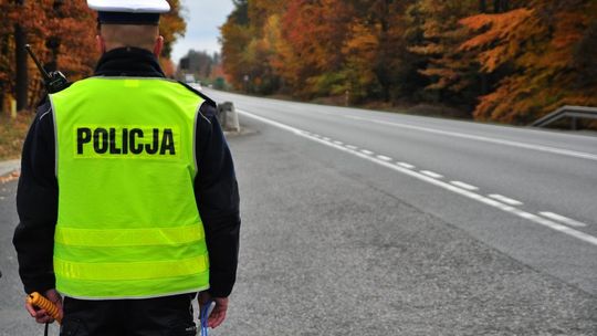 Policjanci apelują o ostrożność podczas jesiennych warunków drogowych