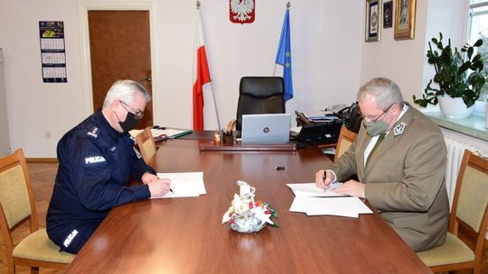 Policjanci będą częściej odwiedzać lasy. Porozumienie podkarpackich leśników z policjantami