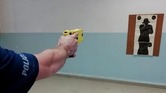 Policjanci doskonalili swoje umiejętności z obsługi paralizatorów